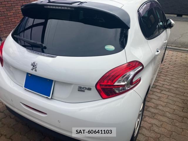 Peugeot 208 2015-07 8146411-3