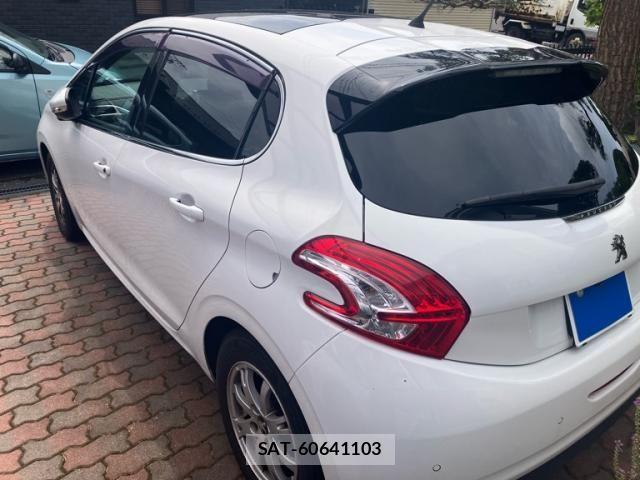 Peugeot 208 2015-07 8146411-4