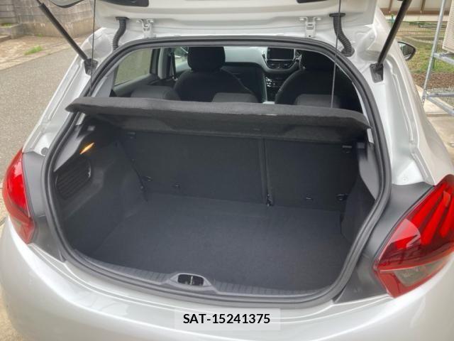 Peugeot 208 2017-06 8146410-10