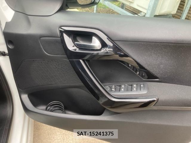 Peugeot 208 2017-06 8146410-14