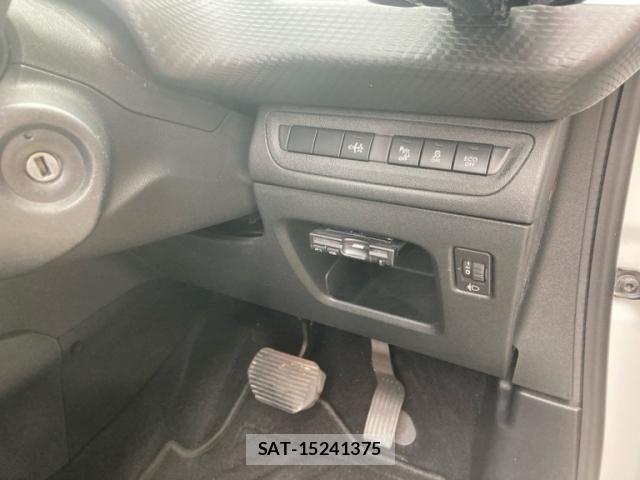 Peugeot 208 2017-06 8146410-15
