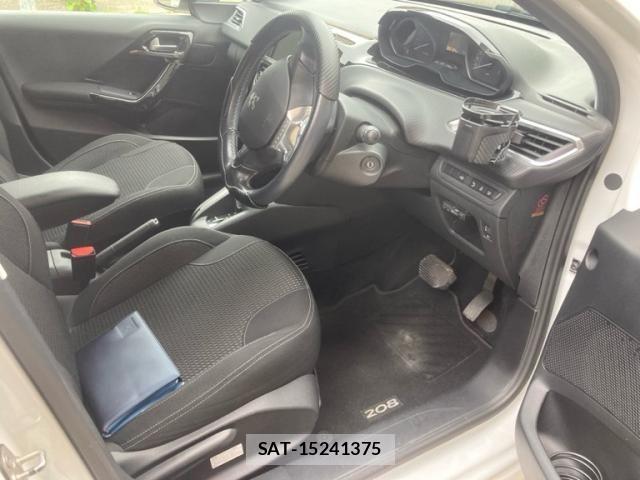 Peugeot 208 2017-06 8146410-16