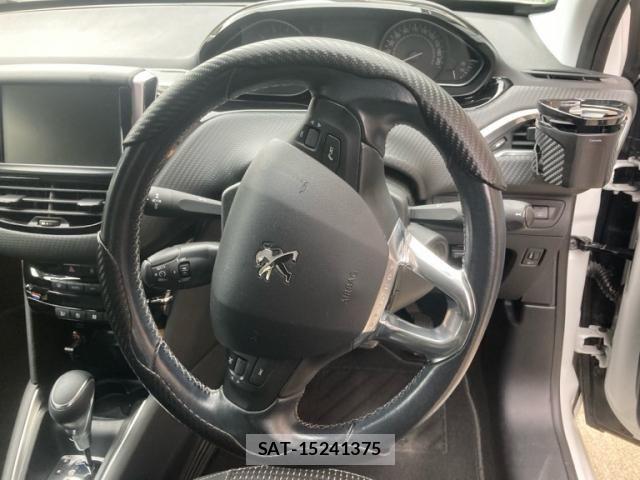 Peugeot 208 2017-06 8146410-18
