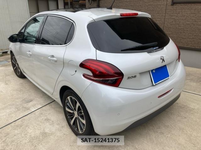 Peugeot 208 2017-06 8146410-8