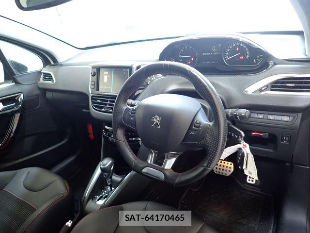 Peugeot 208 2019-08 8159004-1