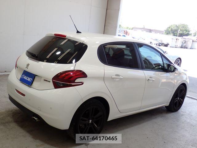 Peugeot 208 2019-08 8159004-7