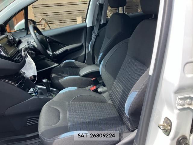Peugeot 208 2015-07 8231279-12