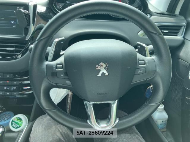 Peugeot 208 2015-07 8231279-13