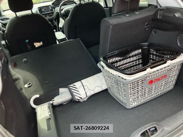 Peugeot 208 2015-07 8231279-14
