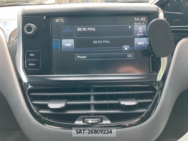 Peugeot 208 2015-07 8231279-17