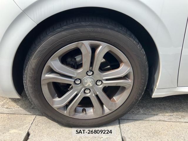 Peugeot 208 2015-07 8231279-7
