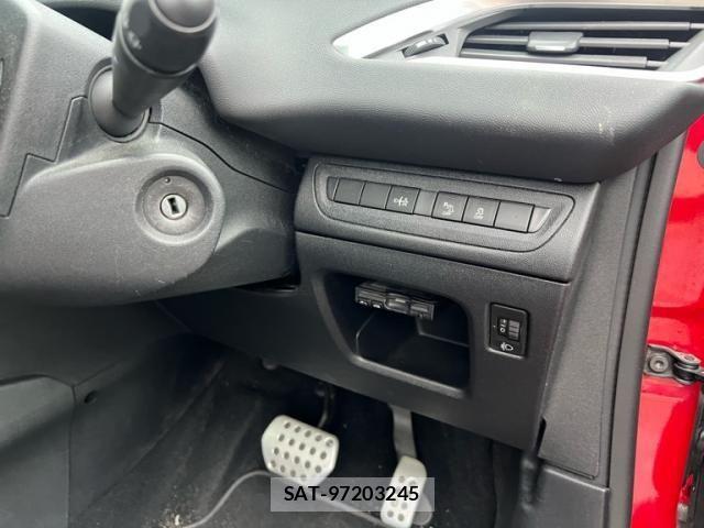 Peugeot 208 2013-12 8231278-13