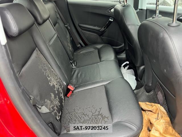 Peugeot 208 2013-12 8231278-17