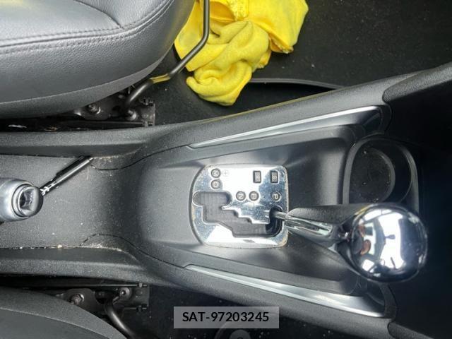 Peugeot 208 2013-12 8231278-18