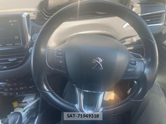 Peugeot 208 2018-08 8231277-12