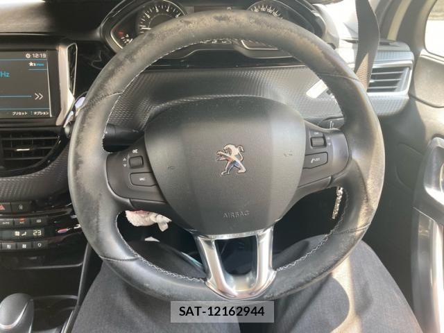 Peugeot 208 2018-05 8316354-13