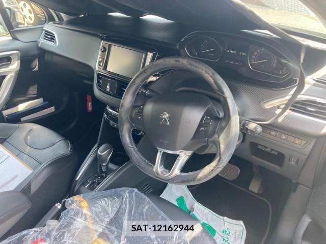 Peugeot 208 2018-05 8316354-8