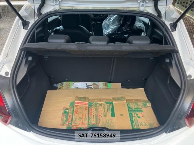 Peugeot 208 2018-02 8368080-11