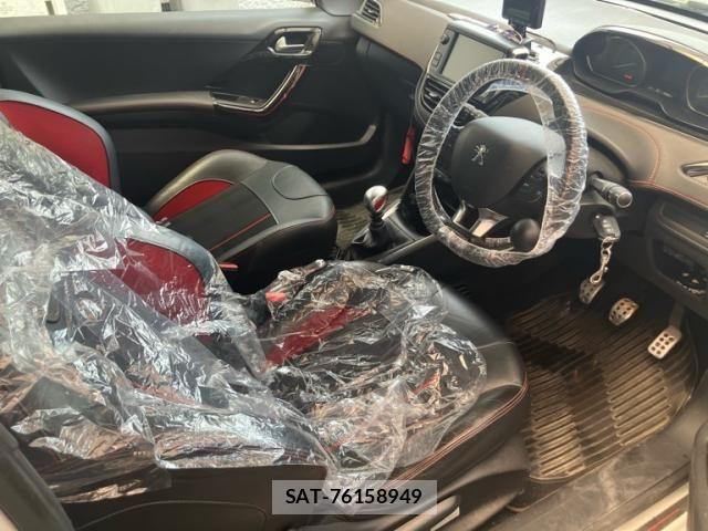 Peugeot 208 2018-02 8368080-13