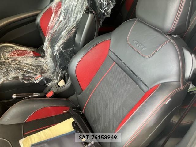 Peugeot 208 2018-02 8368080-26