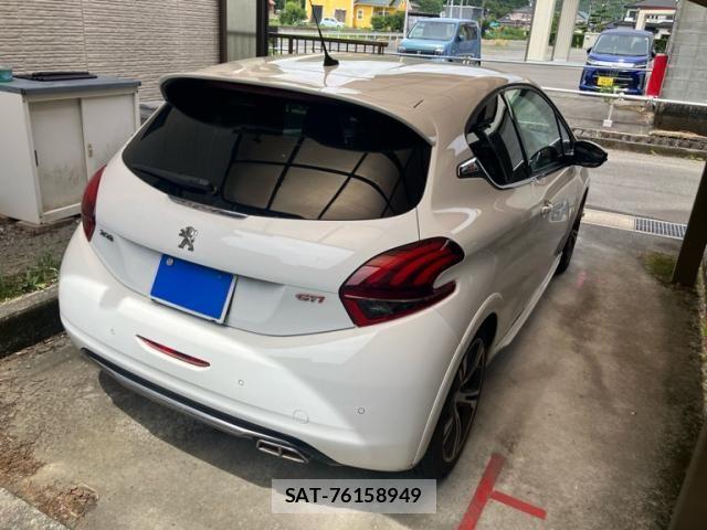 Peugeot 208 2018-02 8368080-4