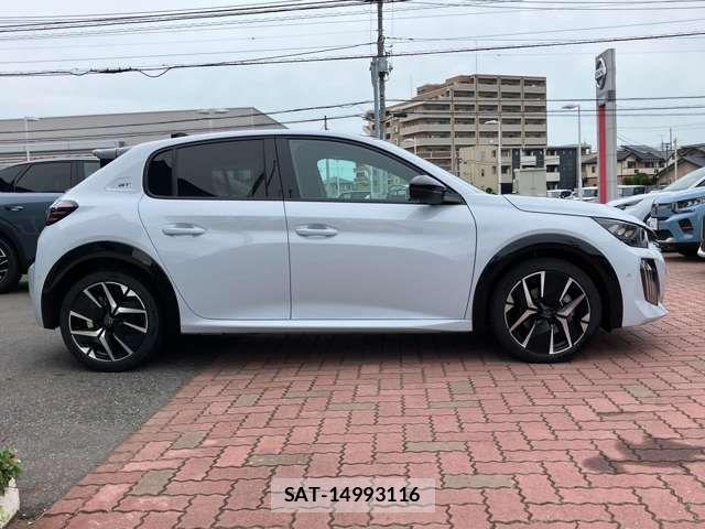 Peugeot 208 2025-11 8368077-2