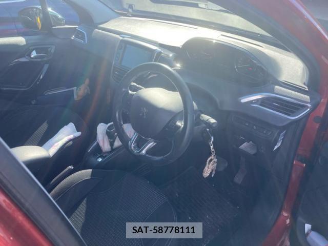 Peugeot 208 2018-08 8368079-10