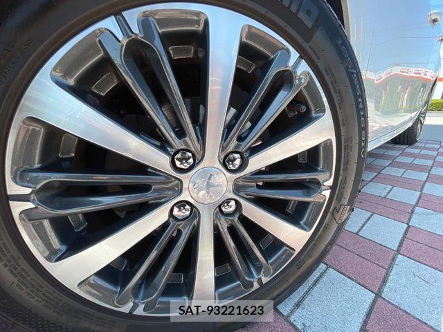 Peugeot 208 2018-05 8368078-10