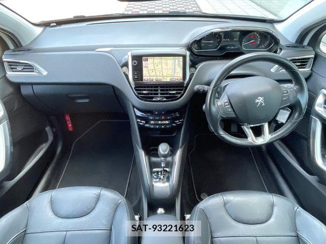 Peugeot 208 2018-05 8368078-1