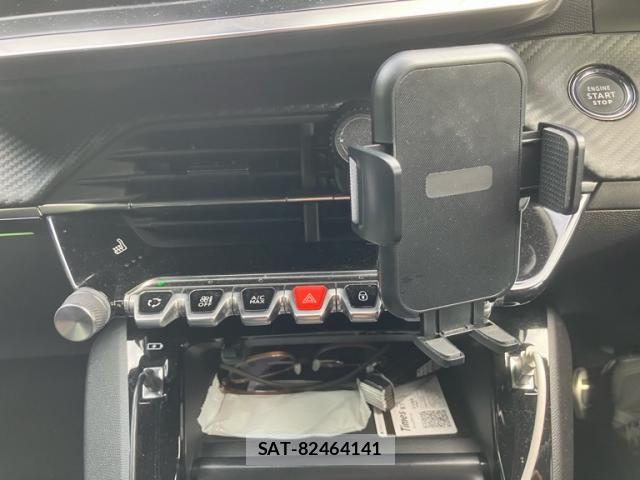 Peugeot 208 2021-12 8414331-17