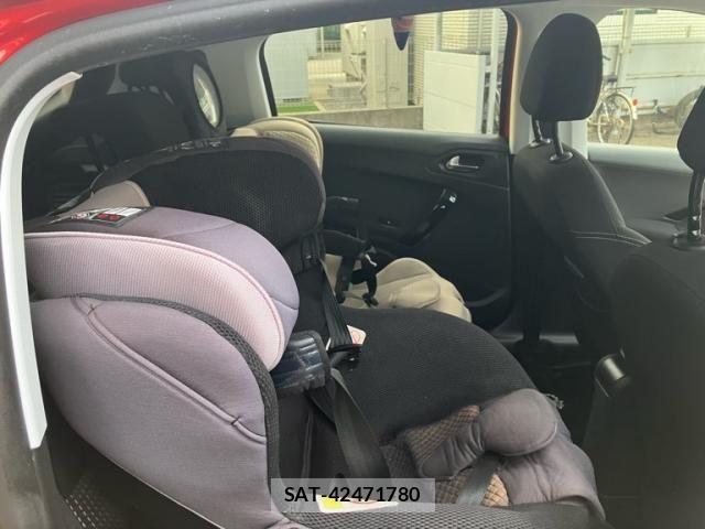 Peugeot 208 2019-09 8526558-13