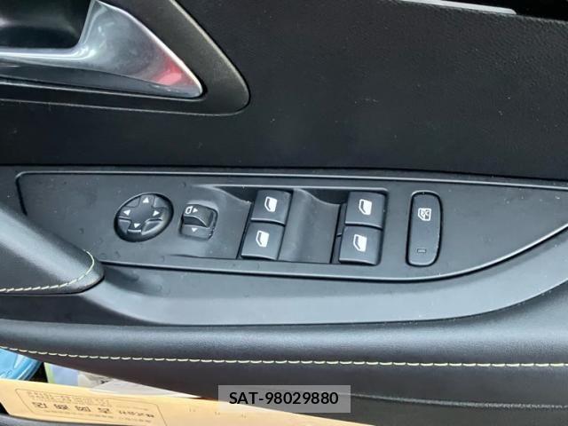 Peugeot 208 2022-03 8563158-12