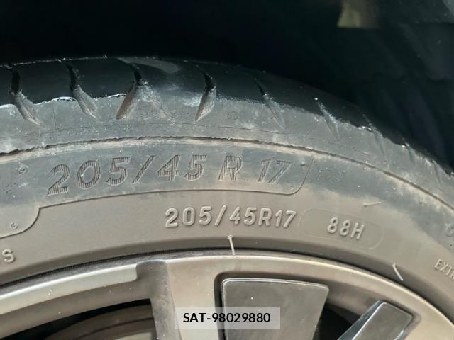Peugeot 208 2022-03 8563158-8