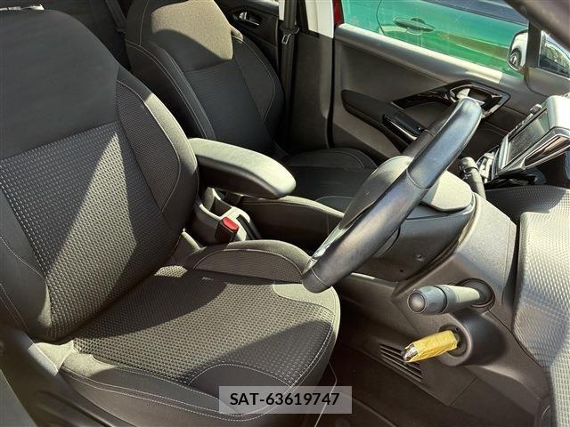 Peugeot 208 2017-05 8628344-11