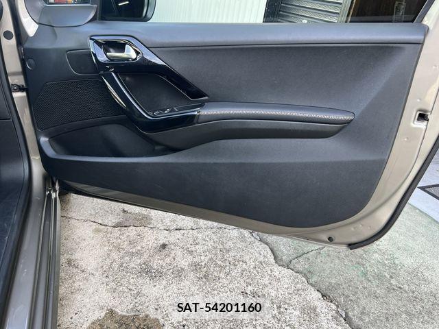 Peugeot 208 2013-01 8628347-9