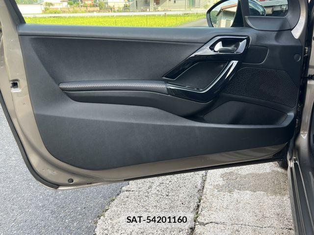 Peugeot 208 2013-01 8628347-10
