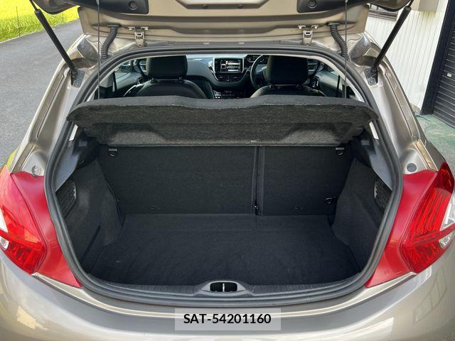 Peugeot 208 2013-01 8628347-19