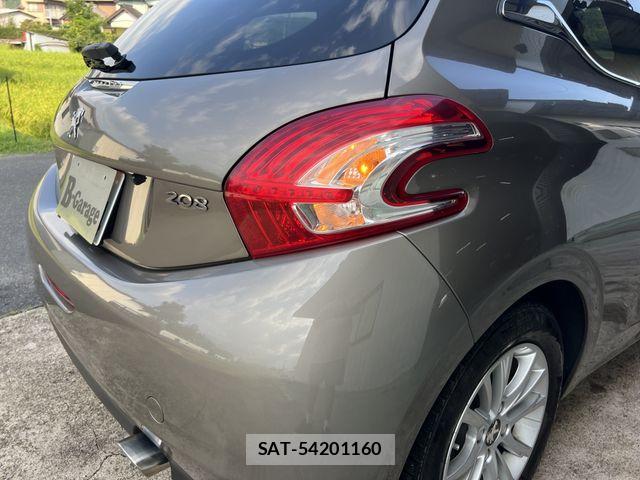 Peugeot 208 2013-01 8628347-25