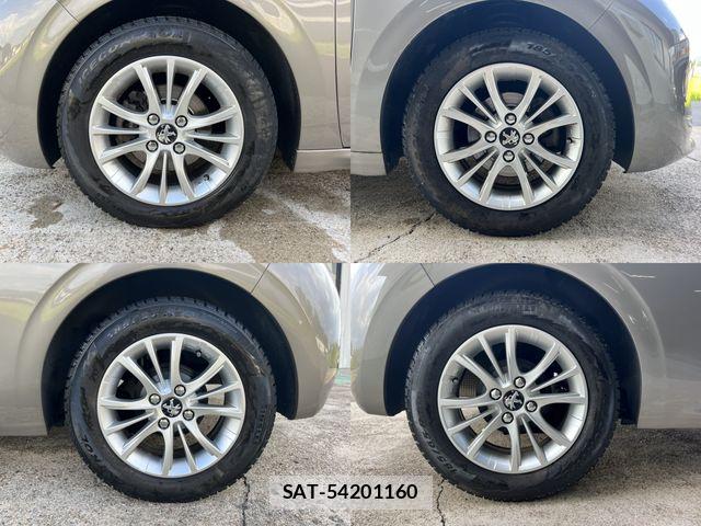 Peugeot 208 2013-01 8628347-28