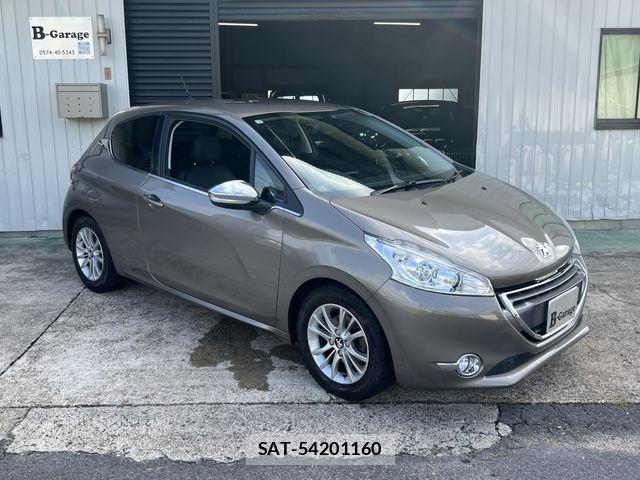 Peugeot 208 2013-01 8628347-2