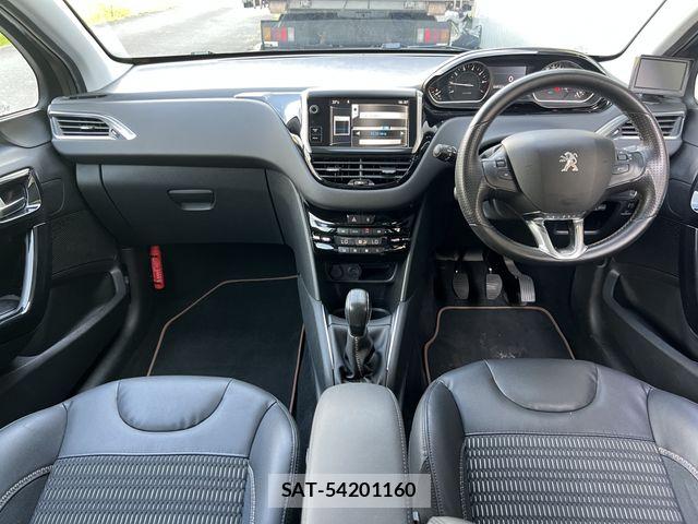 Peugeot 208 2013-01 8628347-4
