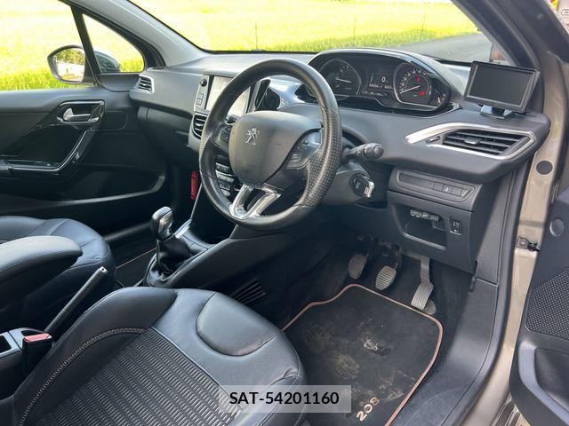 Peugeot 208 2013-01 8628347-5