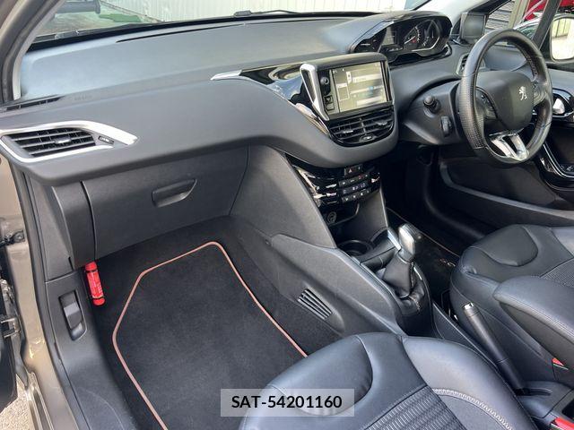Peugeot 208 2013-01 8628347-6