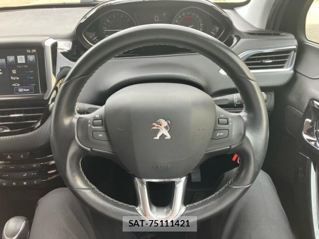 Peugeot 208 2015-12 8660951-11