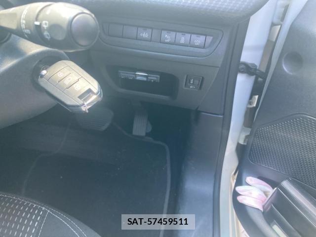 Peugeot 208 2017-09 8666721-10