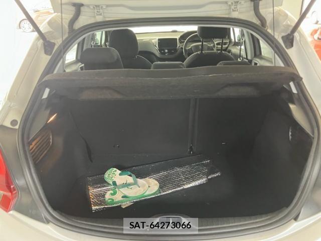 Peugeot 208 2017-09 8686268-12