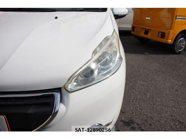 Peugeot 208 2015-08 8745160-9
