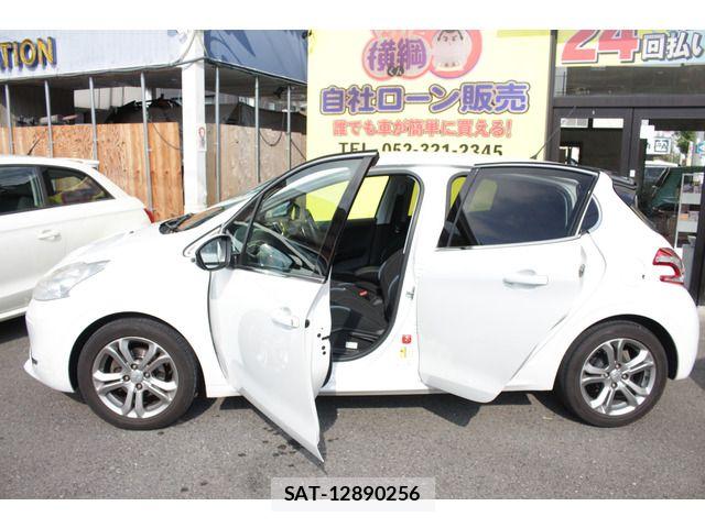 Peugeot 208 2015-08 8745160-12
