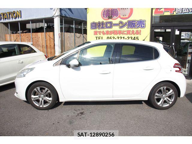 Peugeot 208 2015-08 8745160-13