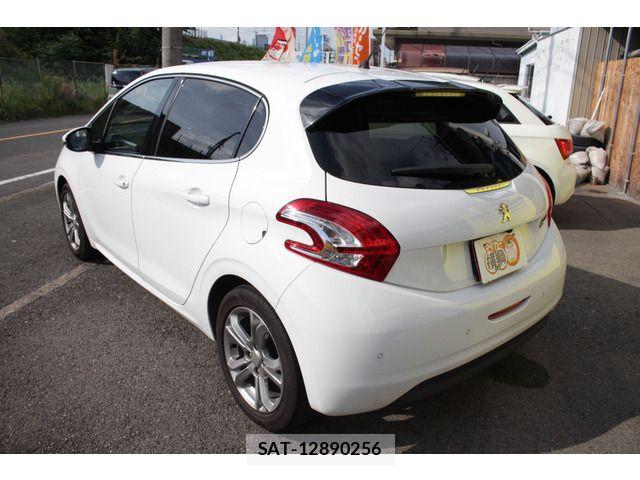 Peugeot 208 2015-08 8745160-14